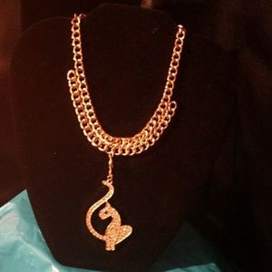 Gold necklace (cosmetic)